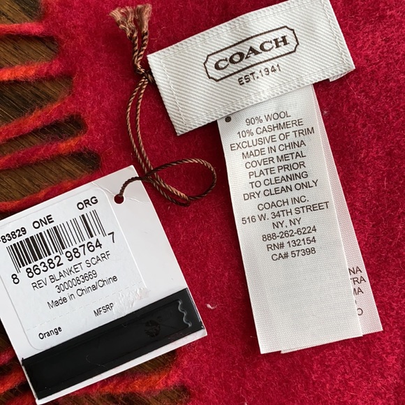 NWT! Reversible blanket scarf (orange and pink color-block) - Picture 4 of 4